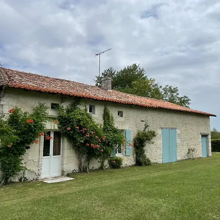 35 M2 Spacieuse Calme Avec Piscine Sud Charente