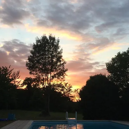 35 M2 Spacieuse Calme Avec Piscine Sud Charente